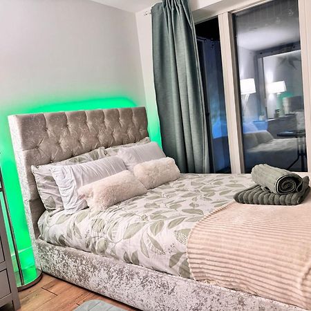 Tropical Room With Private Bathroom And Patio London Eksteriør billede