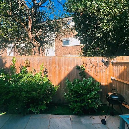 Tropical Room With Private Bathroom And Patio London Eksteriør billede
